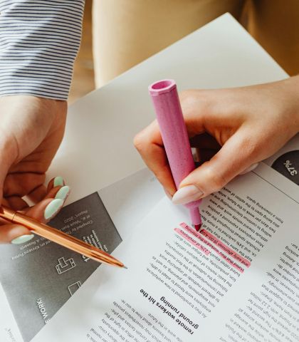 Wawasan mendalam yang melampaui informasi biasa untuk membantu Anda membuat keputusan cerdas.